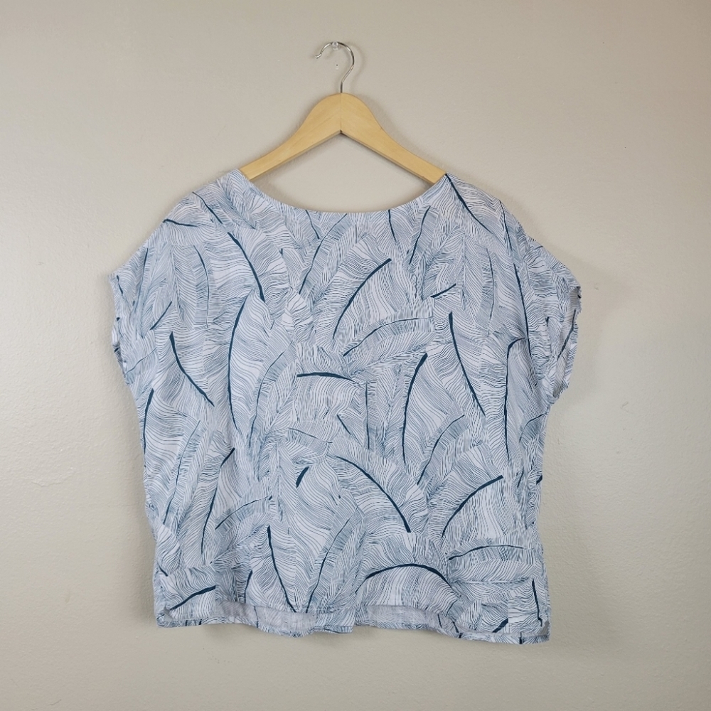 TAHARI Linen Leaf Print Button Back Top
